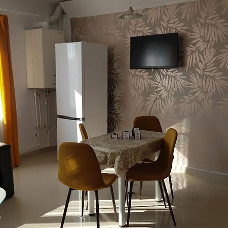 Cosy 2 Bedroom Apartment In New Town 브라쇼브 외부 사진