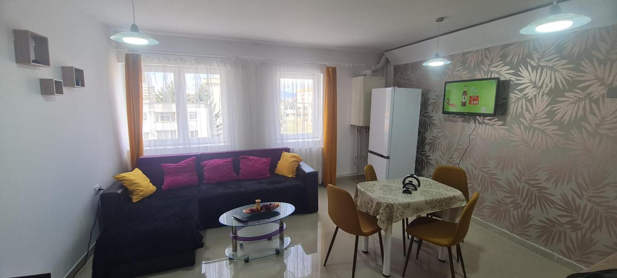 Cosy 2 Bedroom Apartment In New Town 브라쇼브 외부 사진