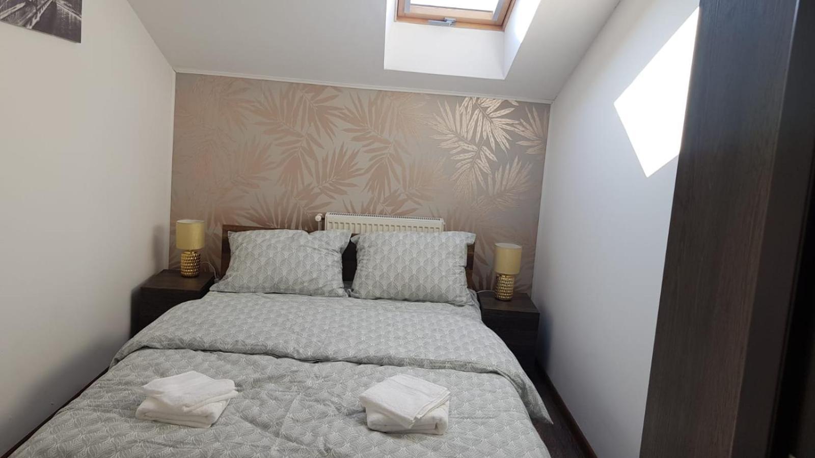 Cosy 2 Bedroom Apartment In New Town 브라쇼브 외부 사진