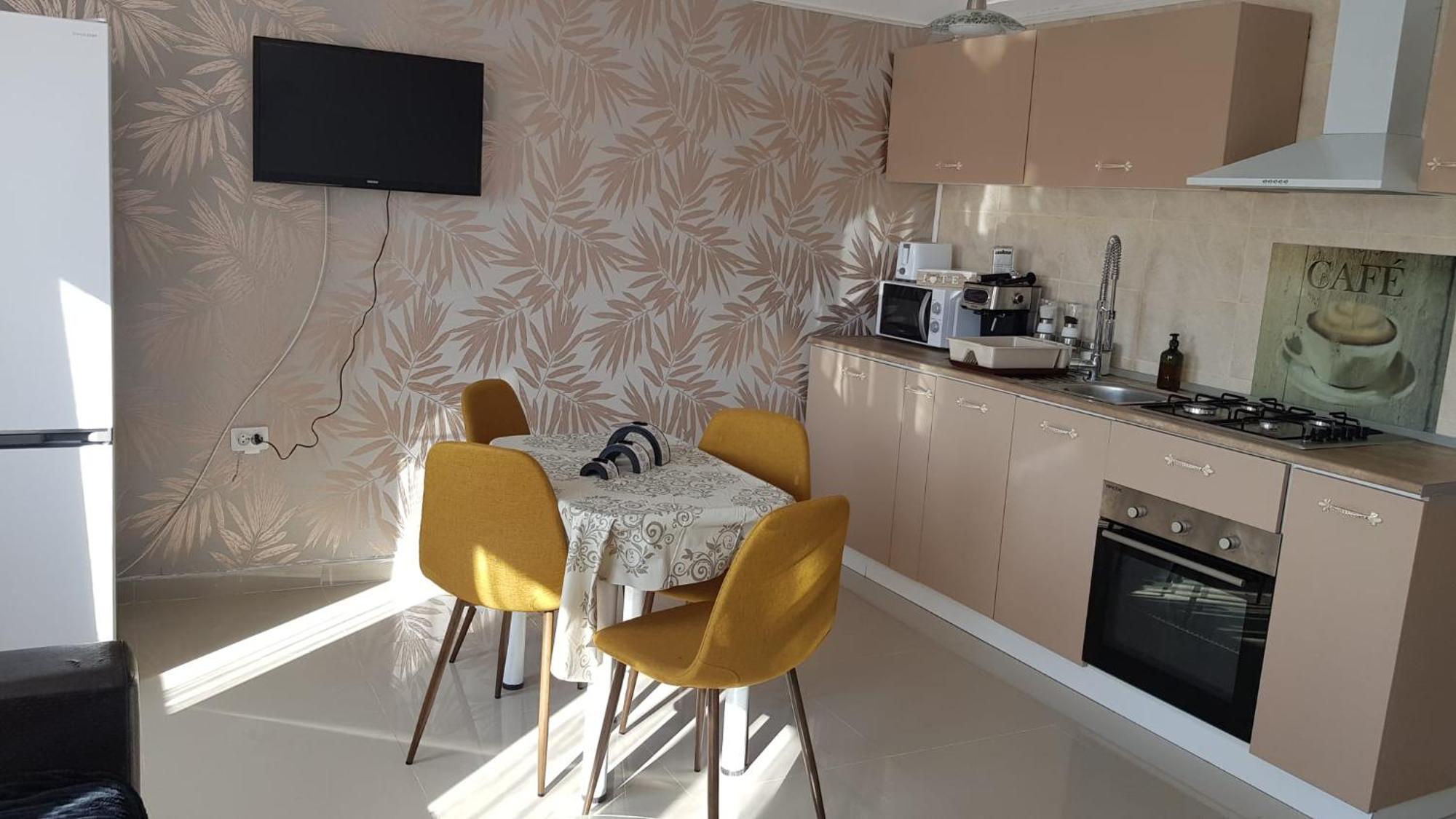 Cosy 2 Bedroom Apartment In New Town 브라쇼브 외부 사진