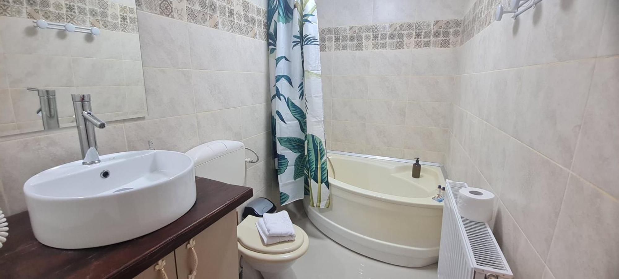 Cosy 2 Bedroom Apartment In New Town 브라쇼브 외부 사진