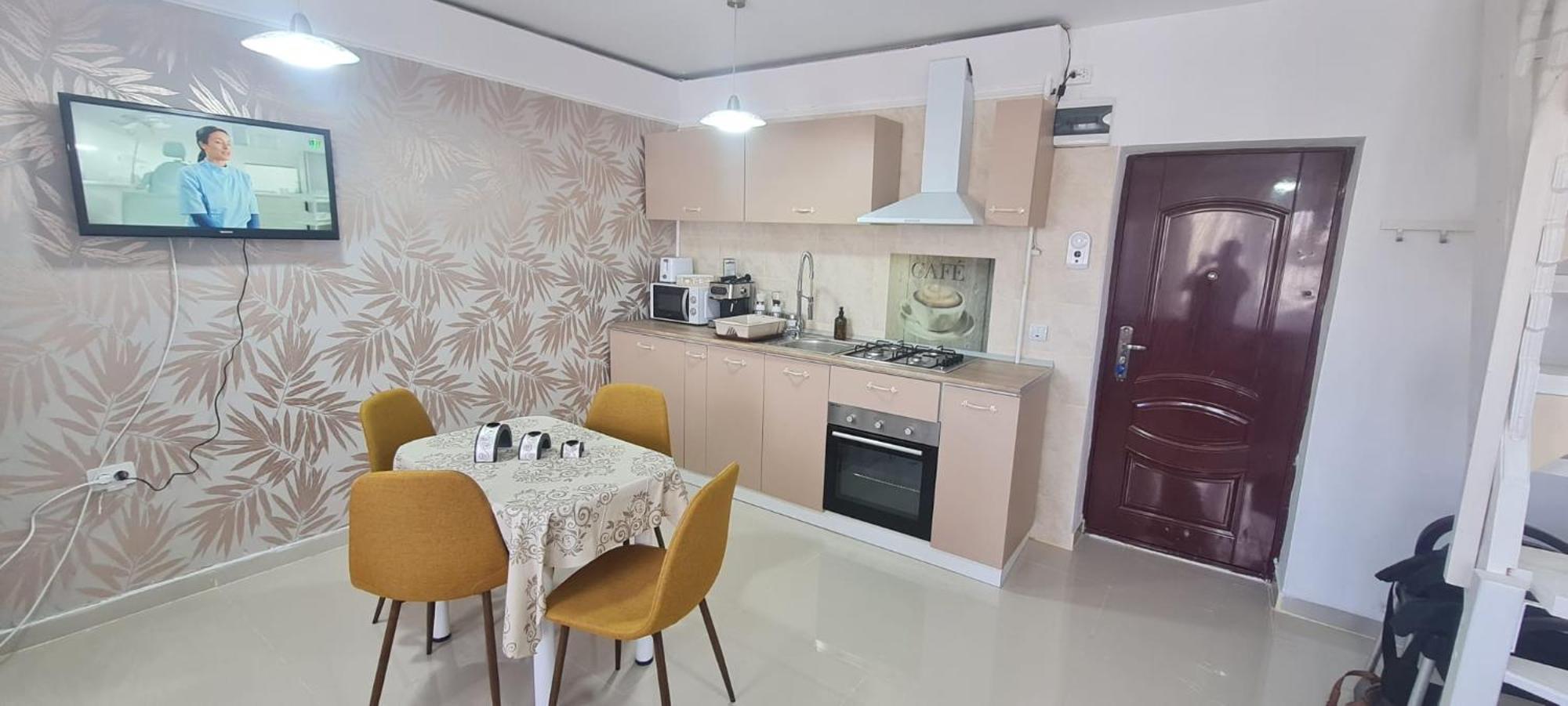 Cosy 2 Bedroom Apartment In New Town 브라쇼브 외부 사진