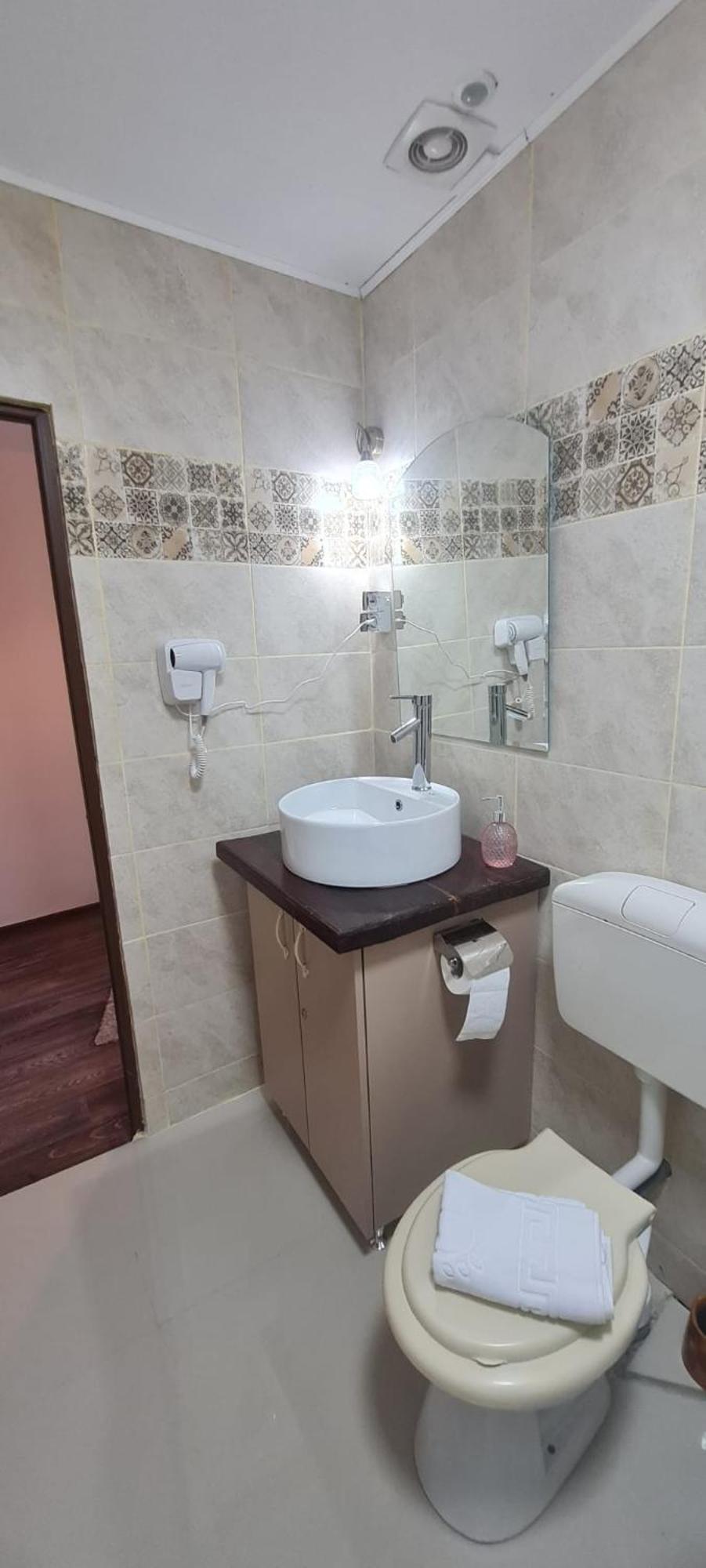 Cosy 2 Bedroom Apartment In New Town 브라쇼브 외부 사진