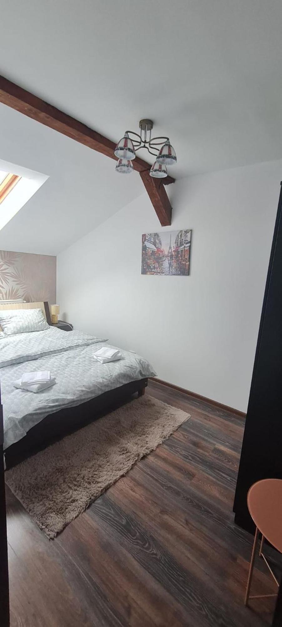 Cosy 2 Bedroom Apartment In New Town 브라쇼브 외부 사진