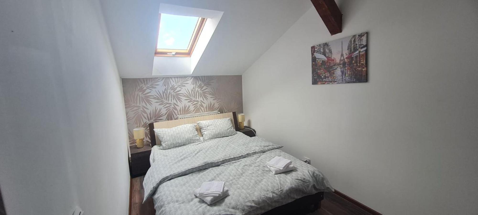 Cosy 2 Bedroom Apartment In New Town 브라쇼브 외부 사진