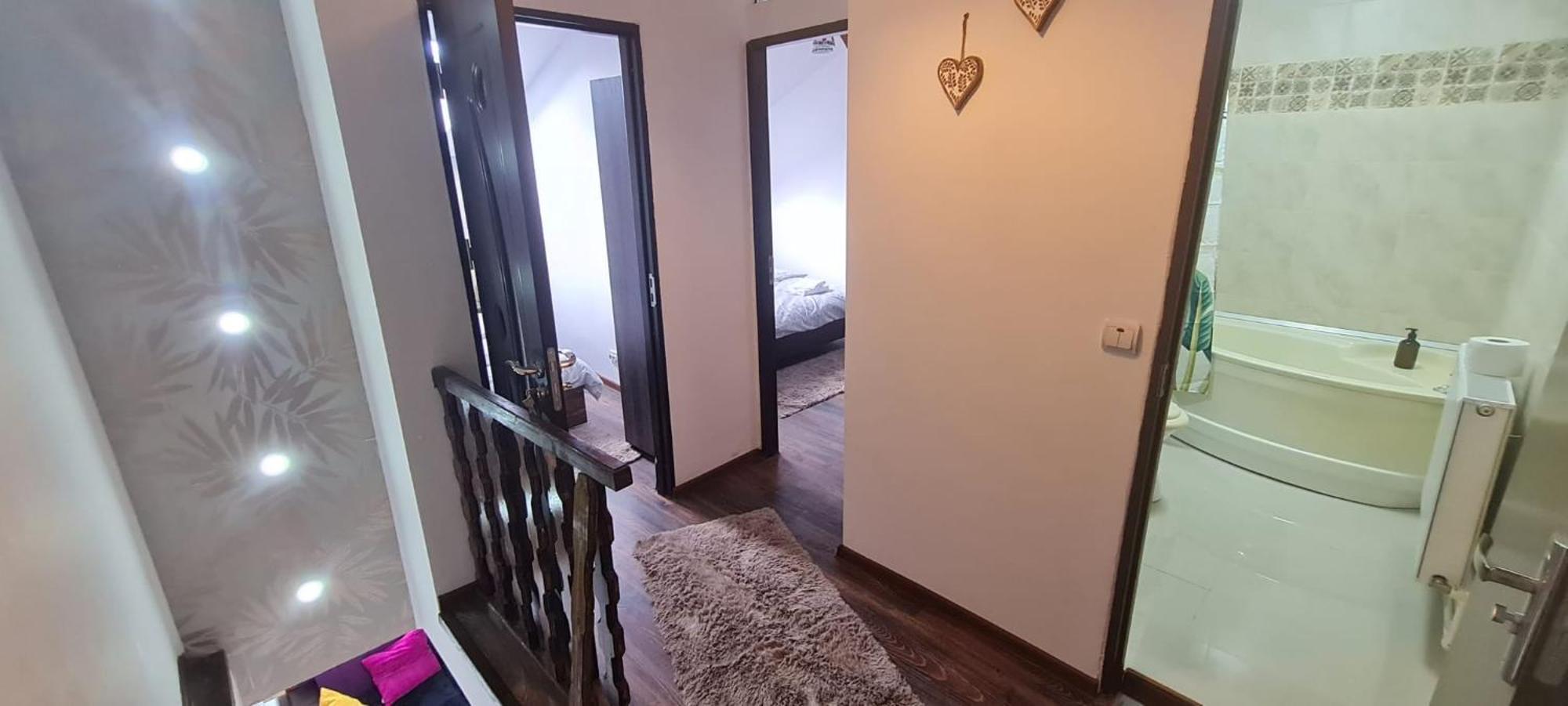 Cosy 2 Bedroom Apartment In New Town 브라쇼브 외부 사진