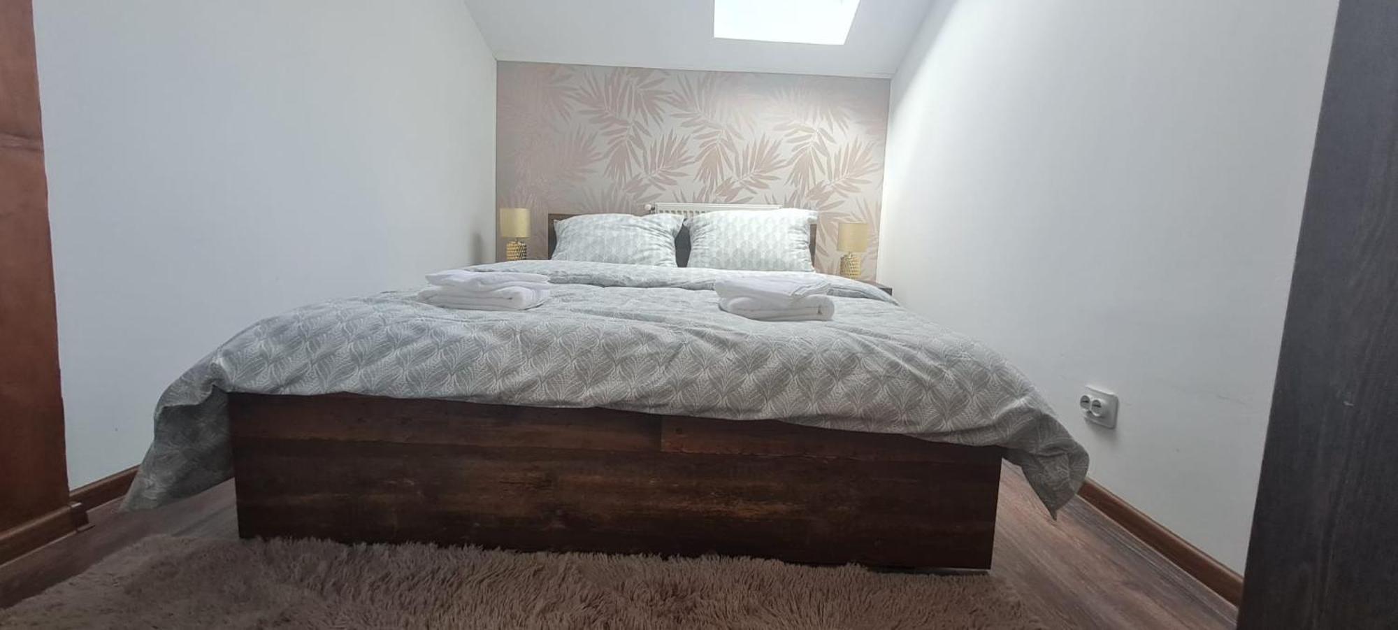 Cosy 2 Bedroom Apartment In New Town 브라쇼브 외부 사진