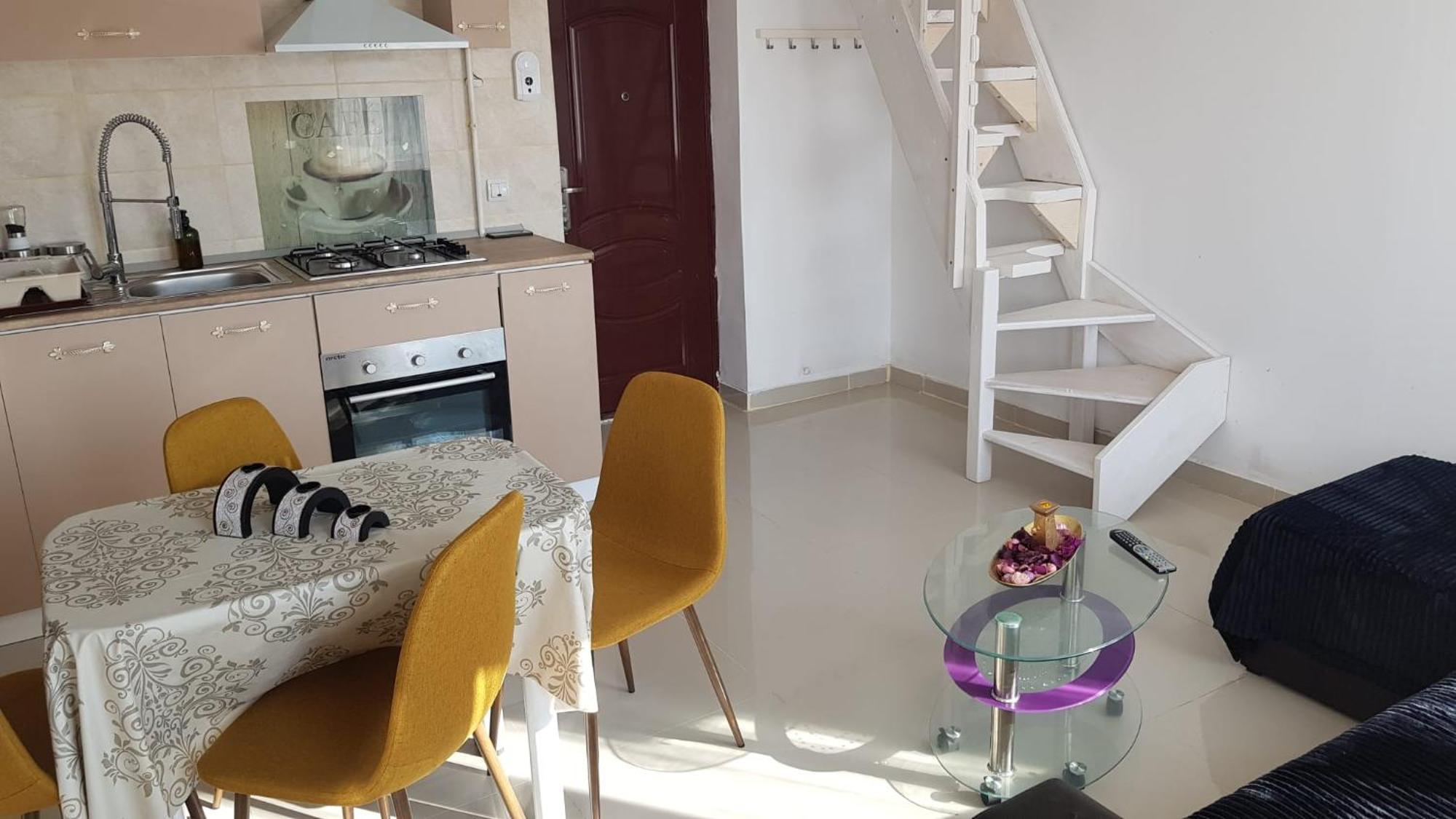 Cosy 2 Bedroom Apartment In New Town 브라쇼브 외부 사진