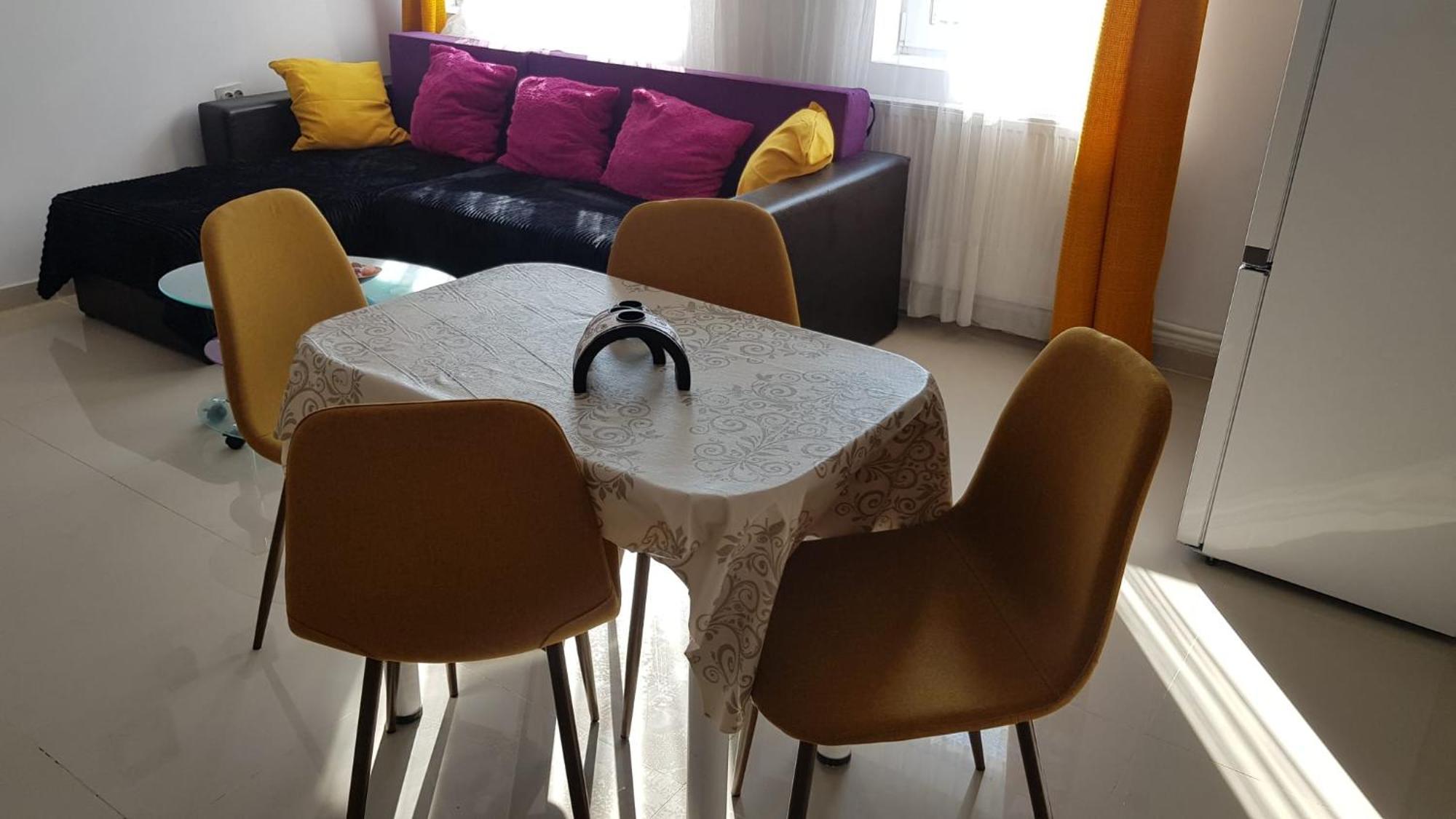Cosy 2 Bedroom Apartment In New Town 브라쇼브 외부 사진