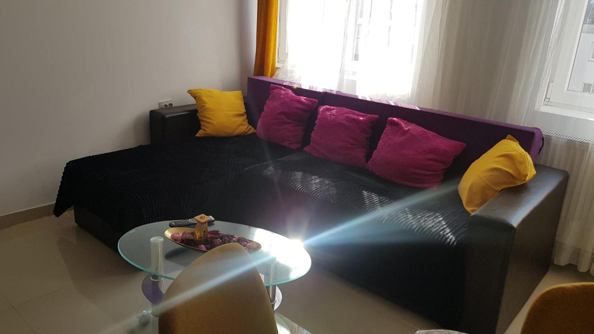 Cosy 2 Bedroom Apartment In New Town 브라쇼브 외부 사진