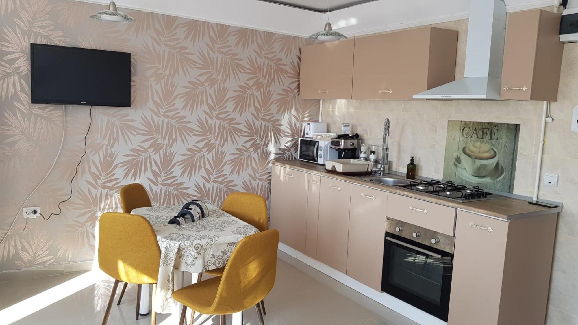 Cosy 2 Bedroom Apartment In New Town 브라쇼브 외부 사진