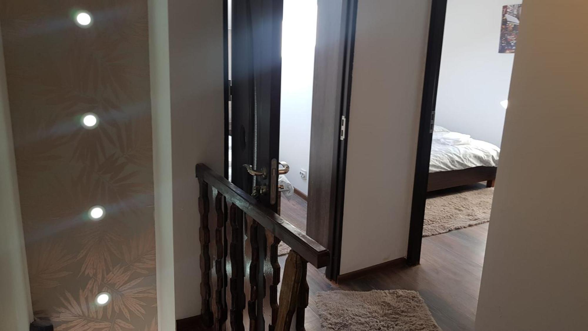 Cosy 2 Bedroom Apartment In New Town 브라쇼브 외부 사진
